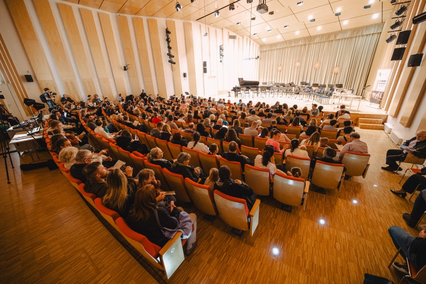 🎻 Vpis na violino in violončelo – zakaj so godala odlična izbira za otroke med 6. in 10. letom?