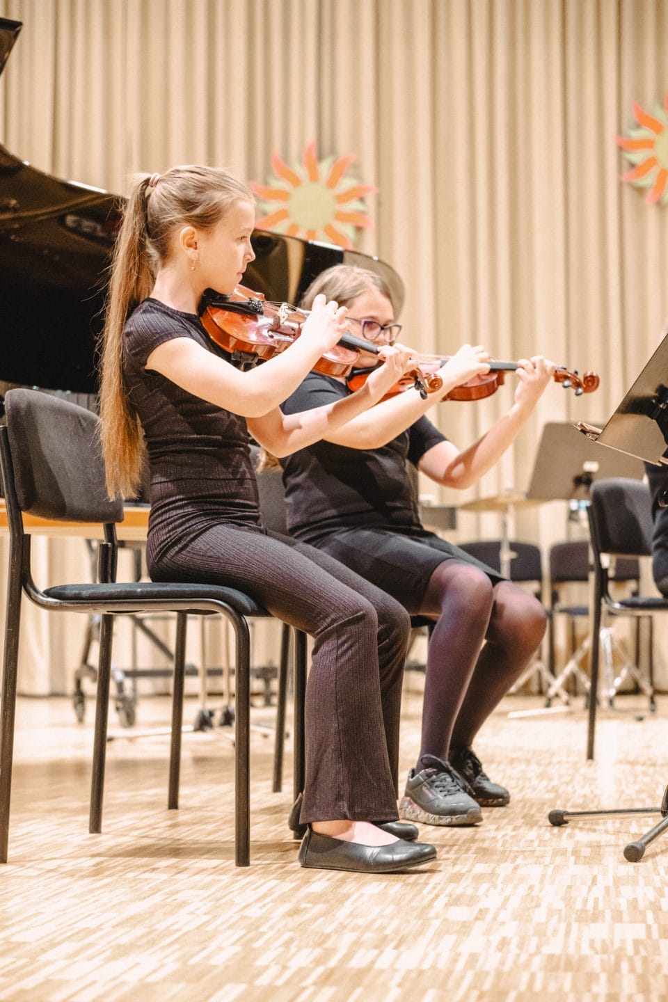 🎻 Vpis na violino in violončelo – zakaj so godala odlična izbira za otroke med 6. in 10. letom?